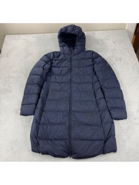 Uniqlo Women's Navy Blue Down Puffer Coat Size Medium